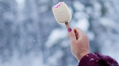 让人难过伤感爱情说说带图片 差一点就抱住他了我再睡一会儿试试2