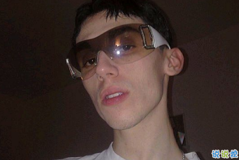 2018霸气超拽的说说：太斤斤计较的人，不适合恋爱，适合买菜。1