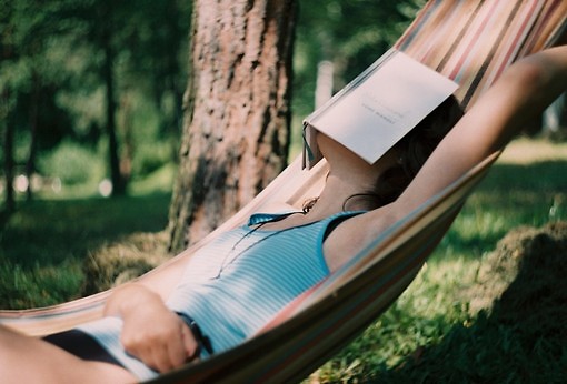 适合深夜心情不好孤独寂寞时候发的图片说说 喜欢你是一场漫长的失恋 ​11