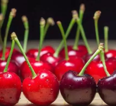 最新冬季吃车厘子的说说 晒吃车厘子的文案1