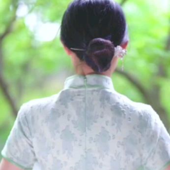 穿旗袍发朋友圈的句子 晒自己第一次穿旗袍的文案1
