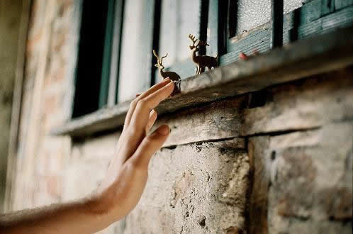 让人难过伤感爱情说说带图片 差一点就抱住他了我再睡一会儿试试3