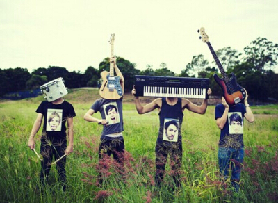 微信说说带图片：这个世界，看你二的人很多，陪你二的人很少6