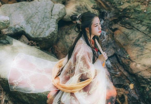 唯美仙气十足的古风诗词说说带图片13