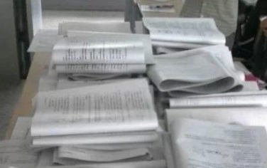 微信说说带图片：这个世界，看你二的人很多，陪你二的人很少7