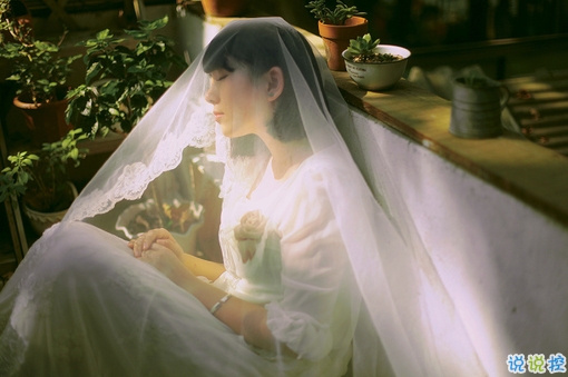 有时幸福又难过伤感的说说带图 暗恋是一个人的兵荒马乱5