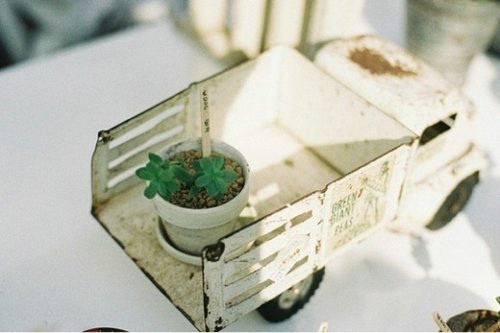 让人难过伤感爱情说说带图片 差一点就抱住他了我再睡一会儿试试11