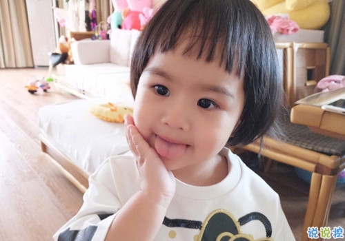 很可爱的抖音说说短语女生介绍自己 2