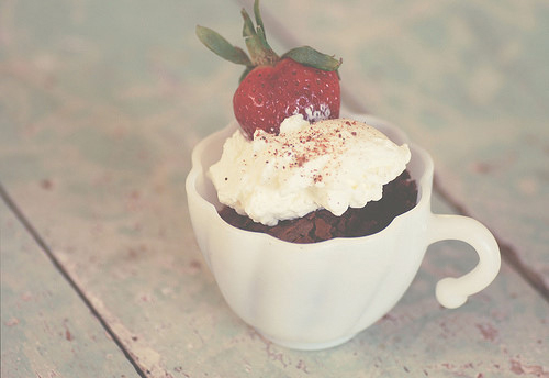 有哲理内涵的关于人生和现实的精辟说说 人要活的不清醒才能死的不将就1