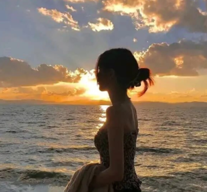 没有情绪的文案发朋友圈 很个性的消沉的说说1