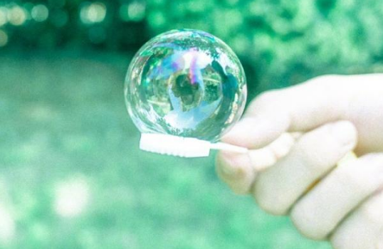 有些压抑的心情说说 放不下的能爱几回恨几回1