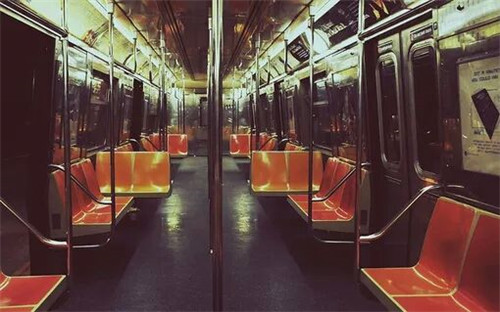 让人难过伤感爱情说说带图片 差一点就抱住他了我再睡一会儿试试10