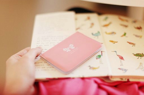 适合一个人感觉很丧的时候发的说说 我知道有人是爱我的但我好像缺乏爱人的能力2