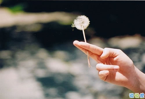 2018很流行的说说最潮语句 叹气是最浪费时间的事情2