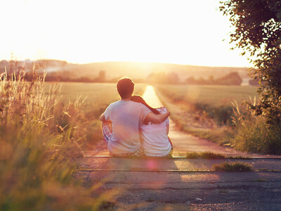 微信说说带图片：这个世界，看你二的人很多，陪你二的人很少1