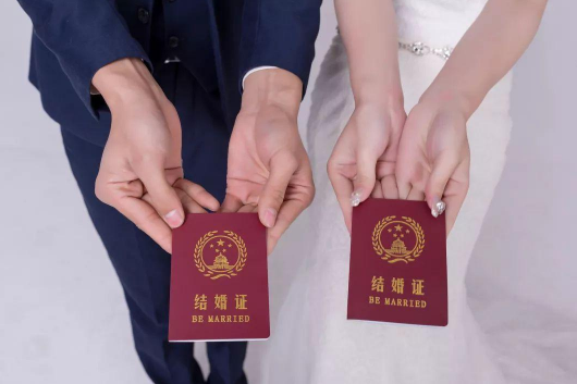  2021年3月14日的晒结婚证的说说 2021314领证表白的说说1