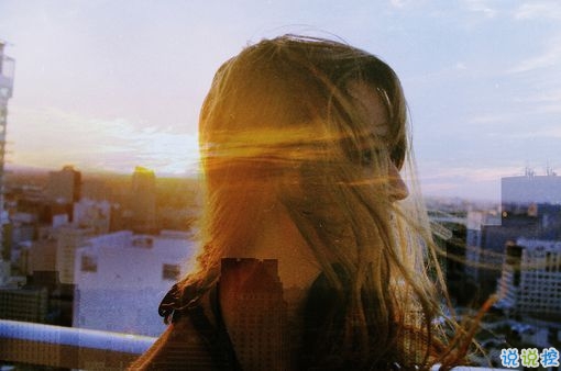 关于感情中的爱恨情仇的伤感句子带图片 其实你并没有那么坚强15